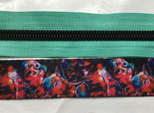 Load image into Gallery viewer, Zipper Tape - Robot Wars Mint with Black Teeth
